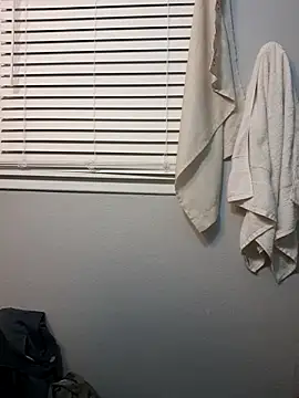 Snapshot of bigdickdaddy2184 chatting on 10/26/25, 10:43 bigdickdaddy2184 online show from 10/26/25, 10:43