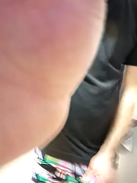 Snapshot of bigdickdaddy2184 chatting on 10/31/25, 09:21 bigdickdaddy2184 online show from 10/31/25, 09:21