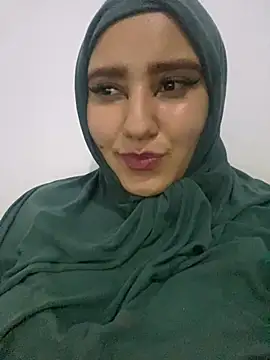 Snapshot of hannahayat chatting on 12/22/24, 12:17 hannahayat online show from 12/22/24, 12:17