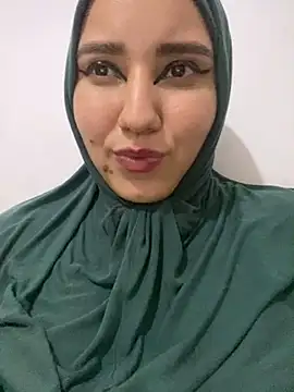 Snapshot of hannahayat chatting on 01/16/25, 04:07 hannahayat online show from 01/16/25, 04:07