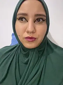 Snapshot of hannahayat chatting on 01/26/25, 12:43 hannahayat online show from 01/26/25, 12:43