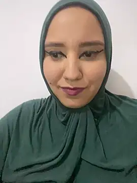 Snapshot of hannahayat chatting on 01/31/25, 10:10 hannahayat online show from 01/31/25, 10:10