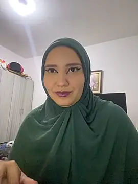 Snapshot of hannahayat chatting on 02/14/25, 01:45 hannahayat online show from 02/14/25, 01:45