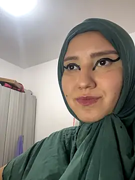 Snapshot of hannahayat chatting on 09/15/25, 11:38 hannahayat online show from 09/15/25, 11:38