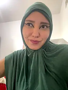 Snapshot of hannahayat chatting on 09/17/25, 01:02 hannahayat online show from 09/17/25, 01:02