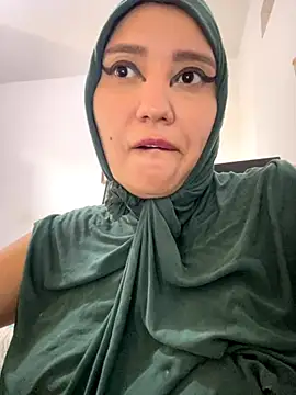 Snapshot of hannahayat chatting on 09/30/25, 02:22 hannahayat online show from 09/30/25, 02:22