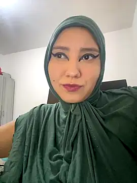 Snapshot of hannahayat chatting on 10/15/25, 01:11 hannahayat online show from 10/15/25, 01:11