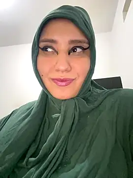 Snapshot of hannahayat chatting on 10/22/25, 11:48 hannahayat online show from 10/22/25, 11:48