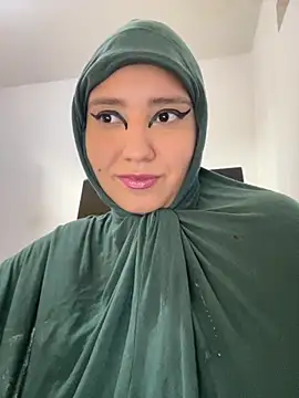 Snapshot of hannahayat chatting on 10/23/25, 02:38 hannahayat online show from 10/23/25, 02:38