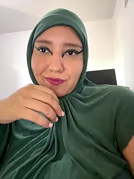 Snapshot of hannahayat chatting on 10/24/25, 02:46 hannahayat online show from 10/24/25, 02:46