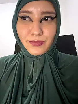 Snapshot of hannahayat chatting on 10/25/25, 02:52 hannahayat online show from 10/25/25, 02:52