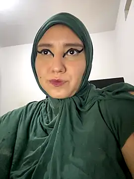 Snapshot of hannahayat chatting on 10/30/25, 10:54 hannahayat online show from 10/30/25, 10:54