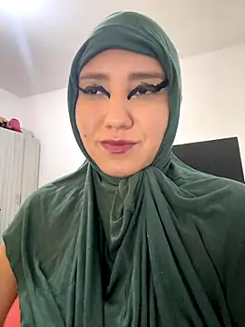 Snapshot of hannahayat chatting on 10/31/25, 01:56 hannahayat online show from 10/31/25, 01:56