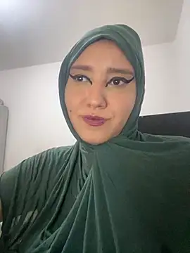 Snapshot of hannahayat chatting on 11/11/25, 11:27 hannahayat online show from 11/11/25, 11:27