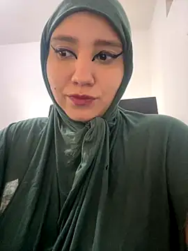 Snapshot of hannahayat chatting on 11/12/25, 12:49 hannahayat online show from 11/12/25, 12:49