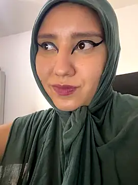 Snapshot of hannahayat chatting on 11/13/25, 02:38 hannahayat online show from 11/13/25, 02:38