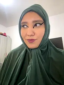 Snapshot of hannahayat chatting on 11/14/25, 08:51 hannahayat online show from 11/14/25, 08:51