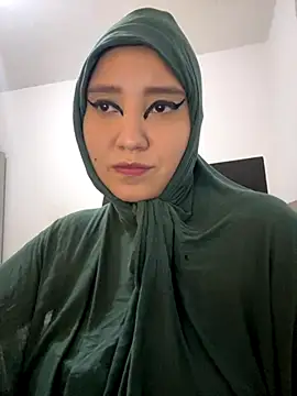 Snapshot of hannahayat chatting on 11/15/25, 02:24 hannahayat online show from 11/15/25, 02:24