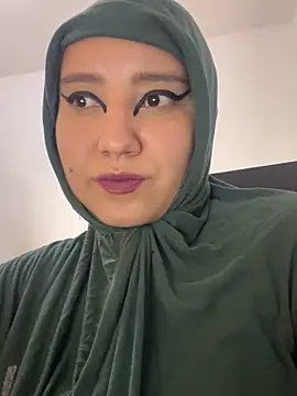 Snapshot of hannahayat chatting on 11/20/25, 01:44 hannahayat online show from 11/20/25, 01:44