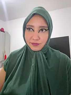 Snapshot of hannahayat chatting on 11/21/25, 01:48 hannahayat online show from 11/21/25, 01:48