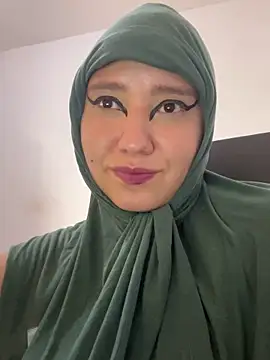 Snapshot of hannahayat chatting on 11/21/25, 01:54 hannahayat online show from 11/21/25, 01:54