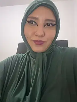 Snapshot of hannahayat chatting on 11/23/25, 02:33 hannahayat online show from 11/23/25, 02:33