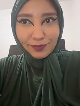 Snapshot of hannahayat chatting on 11/23/25, 02:39 hannahayat online show from 11/23/25, 02:39