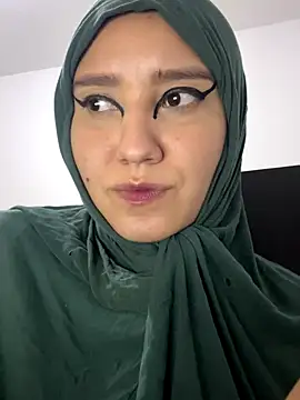 Snapshot of hannahayat chatting on 11/25/25, 11:27 hannahayat online show from 11/25/25, 11:27