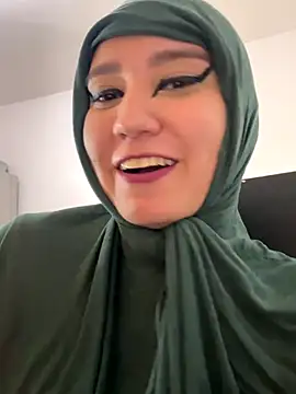 Snapshot of hannahayat chatting on 11/26/25, 02:40 hannahayat online show from 11/26/25, 02:40