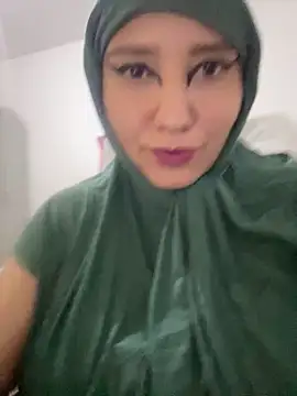 Snapshot of hannahayat chatting on 11/28/25, 12:24 hannahayat online show from 11/28/25, 12:24