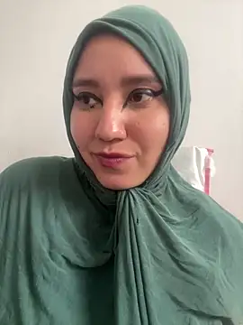 Snapshot of hannahayat chatting on 12/20/25, 03:19 hannahayat online show from 12/20/25, 03:19