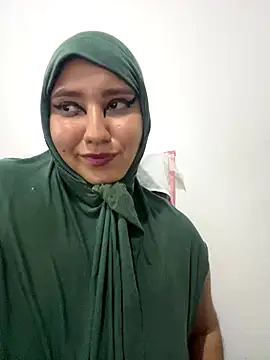 Snapshot of hannahayat chatting on 12/21/25, 03:46 hannahayat online show from 12/21/25, 03:46