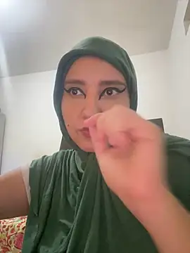 Snapshot of hannahayat chatting on 01/16/26, 07:51 hannahayat online show from 01/16/26, 07:51