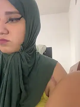 Snapshot of hannahayat chatting on 02/18/26, 03:52 hannahayat online show from 02/18/26, 03:52