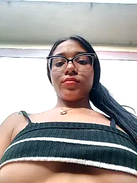 Snapshot of -VICKKY chatting on 01/06/25, 10:26 -VICKKY online show from 01/06/25, 10:26