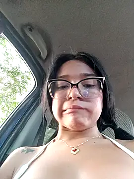 Snapshot of -VICKKY chatting on 01/17/25, 10:34 -VICKKY online show from 01/17/25, 10:34