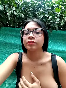 Snapshot of -VICKKY chatting on 01/23/25, 01:02 -VICKKY online show from 01/23/25, 01:02
