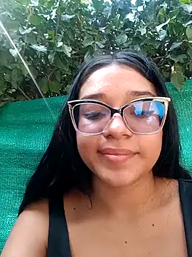 Snapshot of -VICKKY chatting on 01/23/25, 04:04 -VICKKY online show from 01/23/25, 04:04