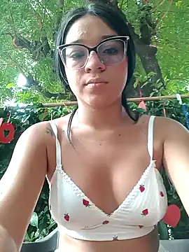 Snapshot of -VICKKY chatting on 02/15/25, 01:27 -VICKKY online show from 02/15/25, 01:27