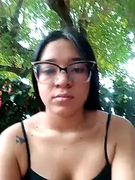 Snapshot of -VICKKY chatting on 03/04/25, 01:59 -VICKKY online show from 03/04/25, 01:59