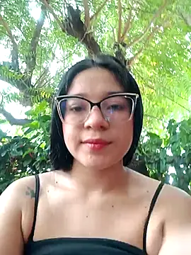 Snapshot of -VICKKY chatting on 03/21/25, 07:24 -VICKKY online show from 03/21/25, 07:24