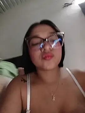 -VICKKY online show from 10/30/25, 02:24