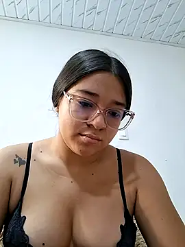 Snapshot of -VICKKY chatting on 06/06/26, 02:44 -VICKKY online show from 06/06/26, 02:44