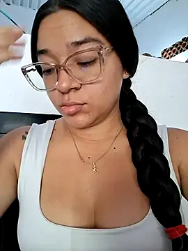 Snapshot of -VICKKY chatting on 07/18/26, 04:22 -VICKKY online show from 07/18/26, 04:22