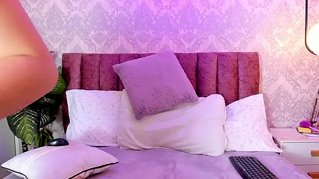 tiffany becker online show from 01/22/25, 03:40