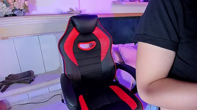 tiffany becker online show from 02/13/25, 08:03