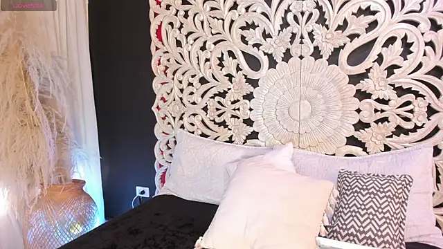 tiffany becker online show from 09/19/25, 07:58