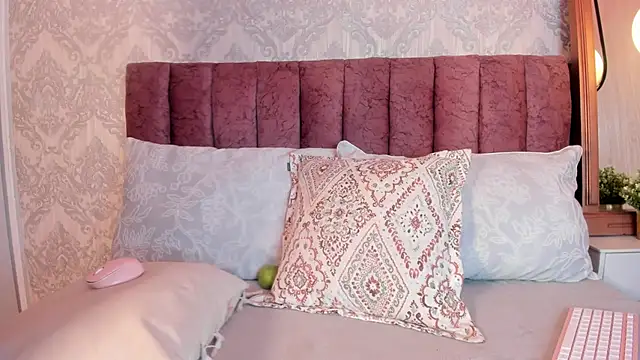 tiffany becker online show from 09/25/25, 12:09