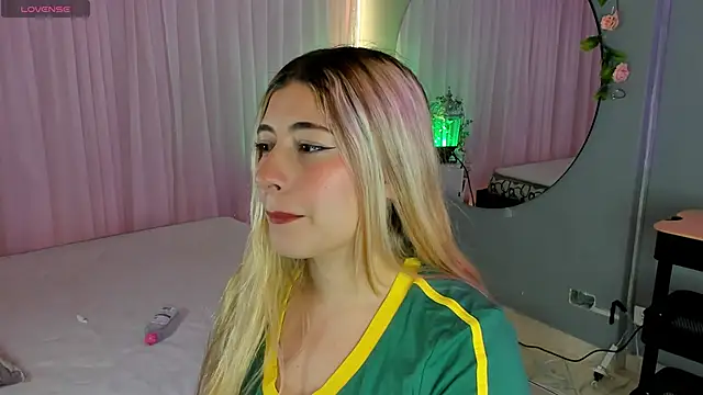 tiffany becker online show from 04/22/26, 01:23