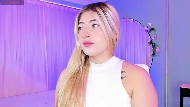 tiffany becker online show from 04/25/26, 01:25